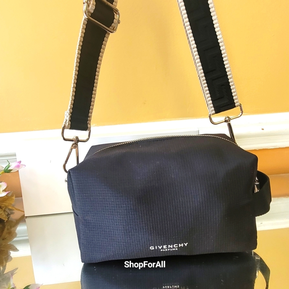 Givenchy - Picture 5 of 16